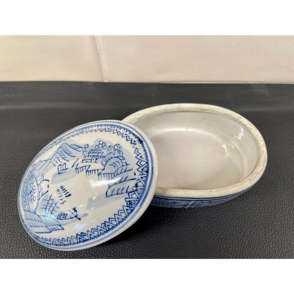 Collection of Blue and White Lidded Dishes Keepsake Boxes - Picture 7 of 12